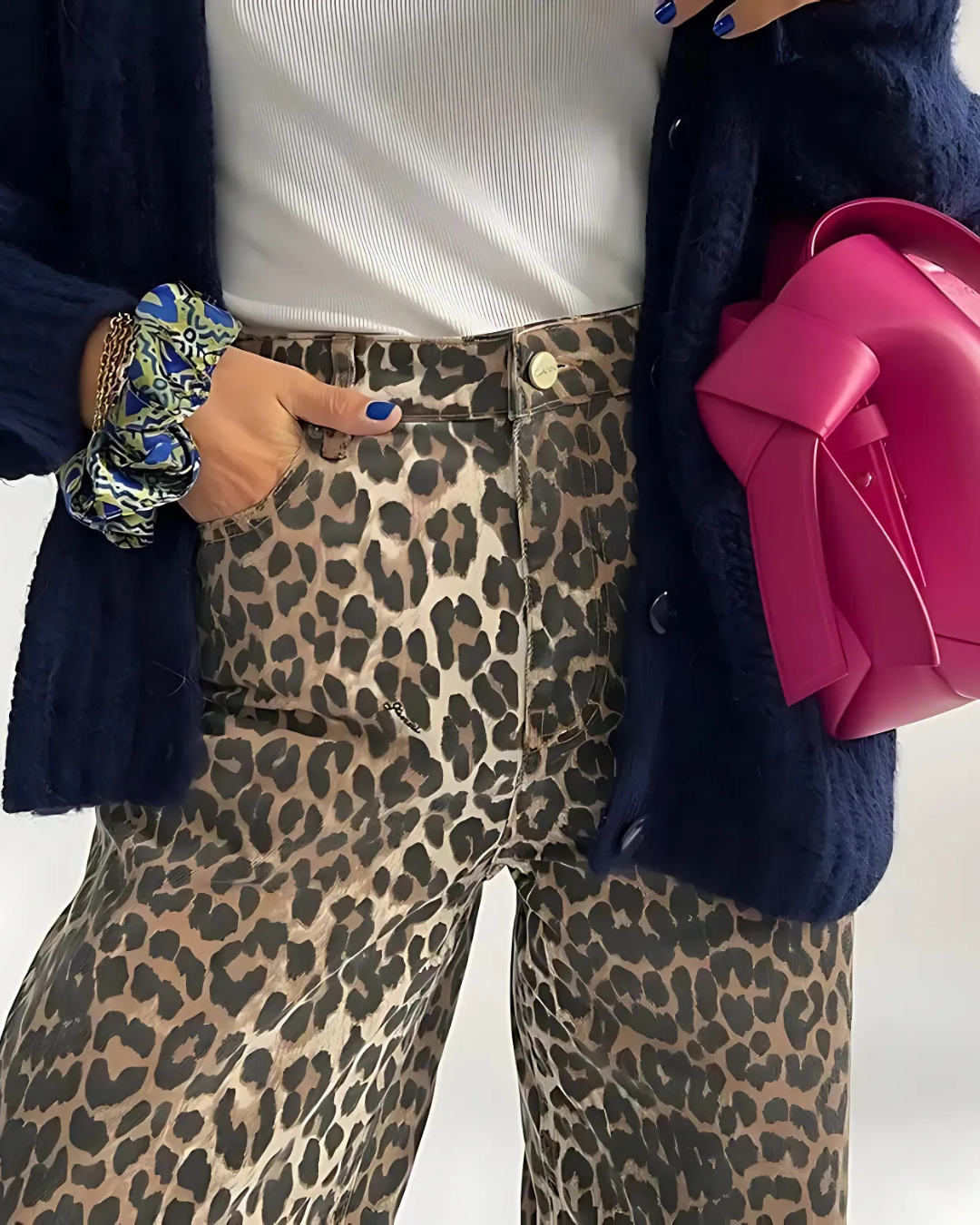 Jeans da donna Kaeli: stampa leopardata alla moda e vestibilità comoda