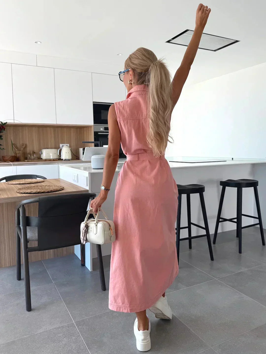 Mirella sukienka długa z dżinsu – maxi sukienka z miękkiego denimu z regulowanymi ramiączkami