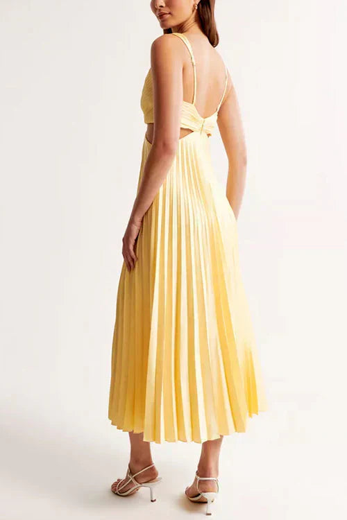 Rumi Robe Soirée Femme – Satin Plissé, Décolleté V Profond & Taille Découpée Moderne