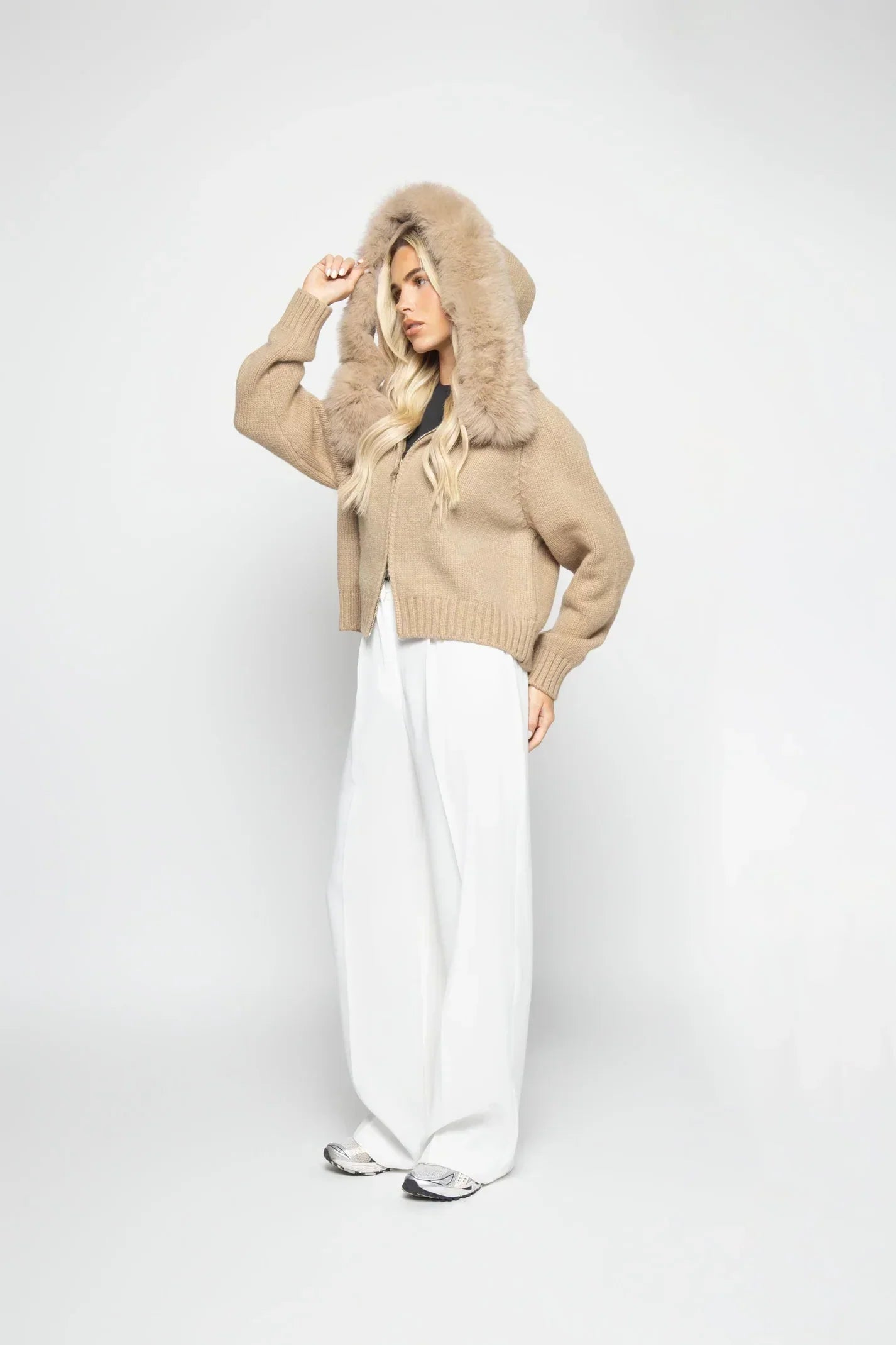 Janelle Kurtka Damska – Elegancka Kurtka Wełniana z Kapturem Wyściełanym Futrem