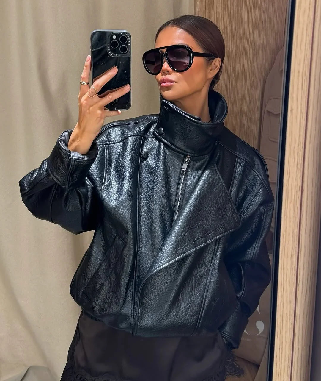 Jensen Geacă Scurtă Neagră Bărbați – Croială Strâmtă, Guler Înalt și Stil Urban Modern