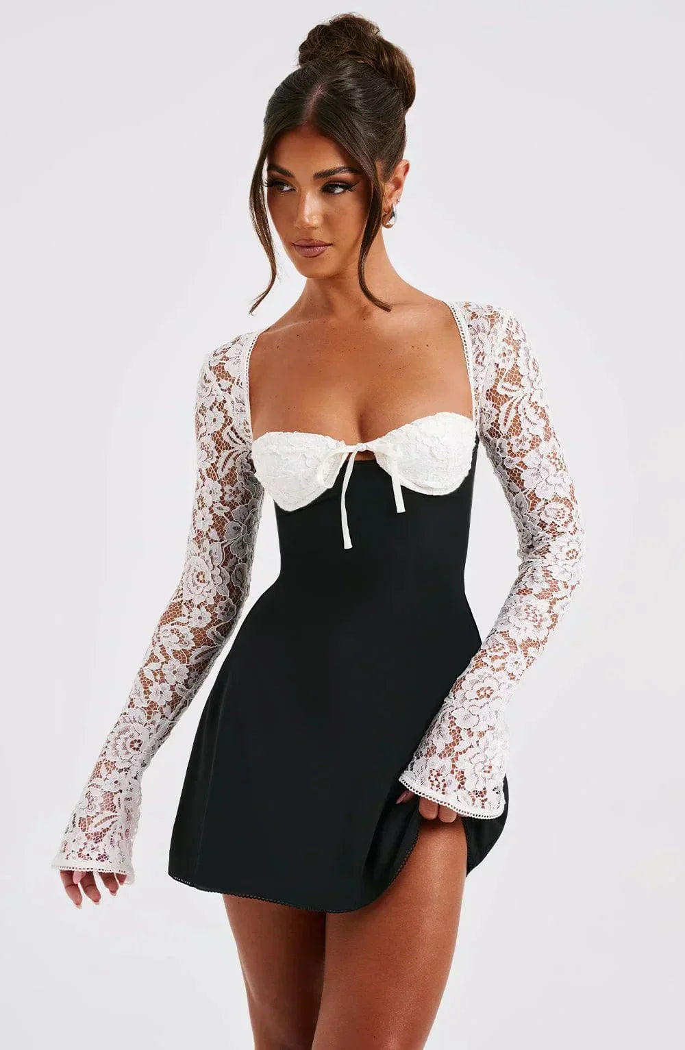 Juliette Robe Mini Femme – Élégante Robe en Dentelle avec Encolure Cœur et Coupe Ajustée