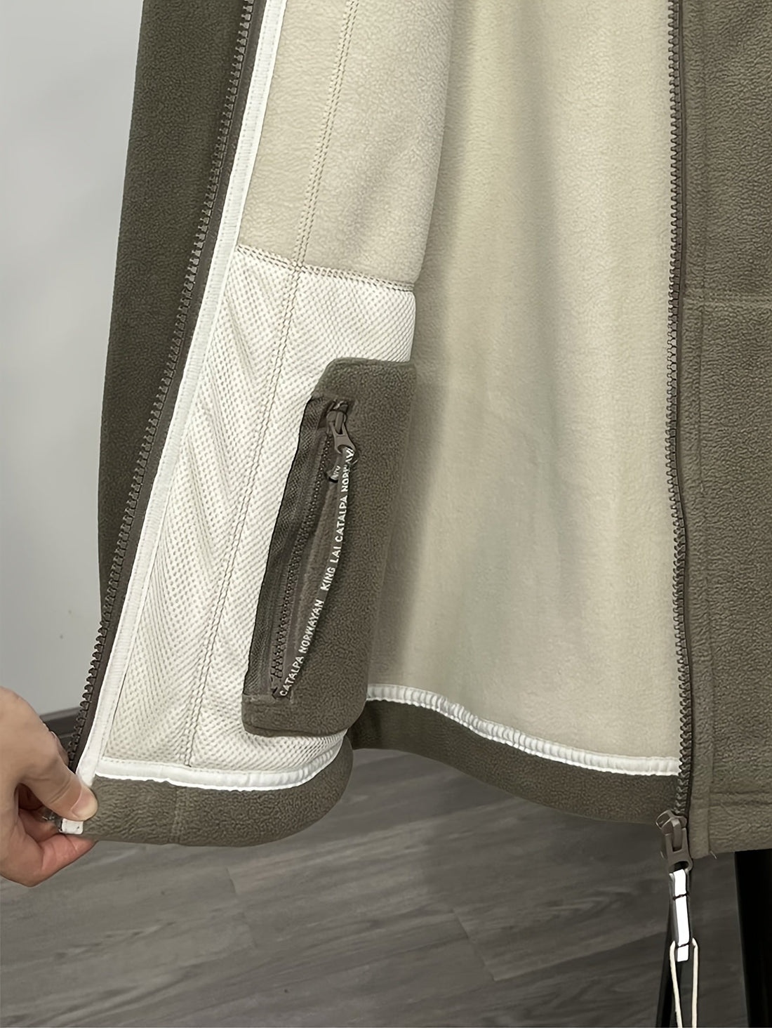 Julius Veste Polaire Outdoor Homme – Douce, Chaude & Légère avec Col Protecteur