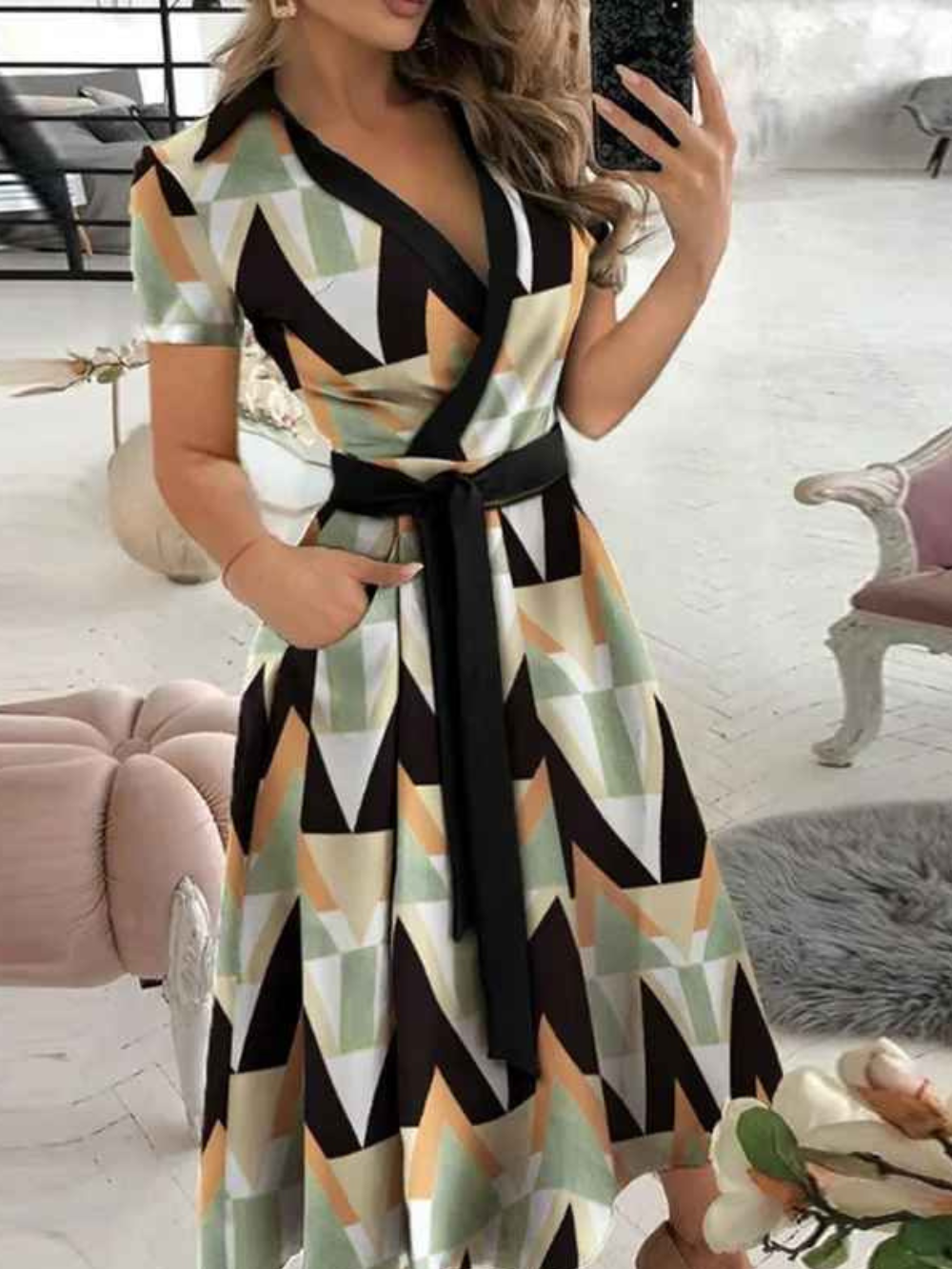 Lucia Robe Femme – Robe à Imprimé Géométrique avec Ceinture à la Taille et Coupe Aérienne pour Chaque Instant