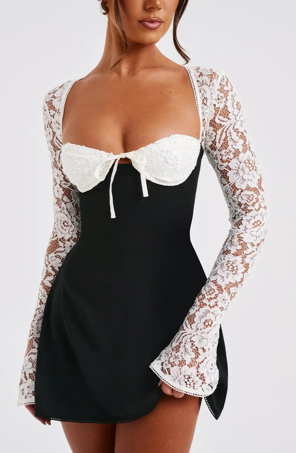 Juliette Robe Mini Femme – Élégante Robe en Dentelle avec Encolure Cœur et Coupe Ajustée