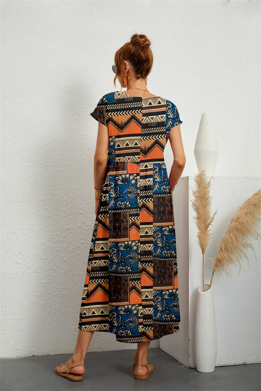 Vestido para mujeres Henrielle Midi: elegante estampado de flores, mangas cortas y corte cómodo