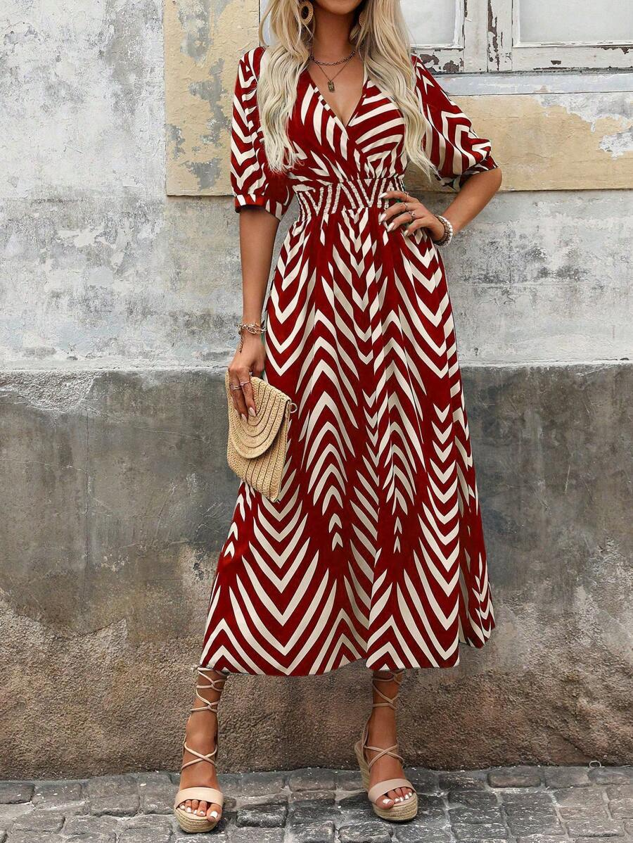 Charlie Robe Longue Femme – Ceinturée avec Imprimé Graphique Chic & Coupe Moderne
