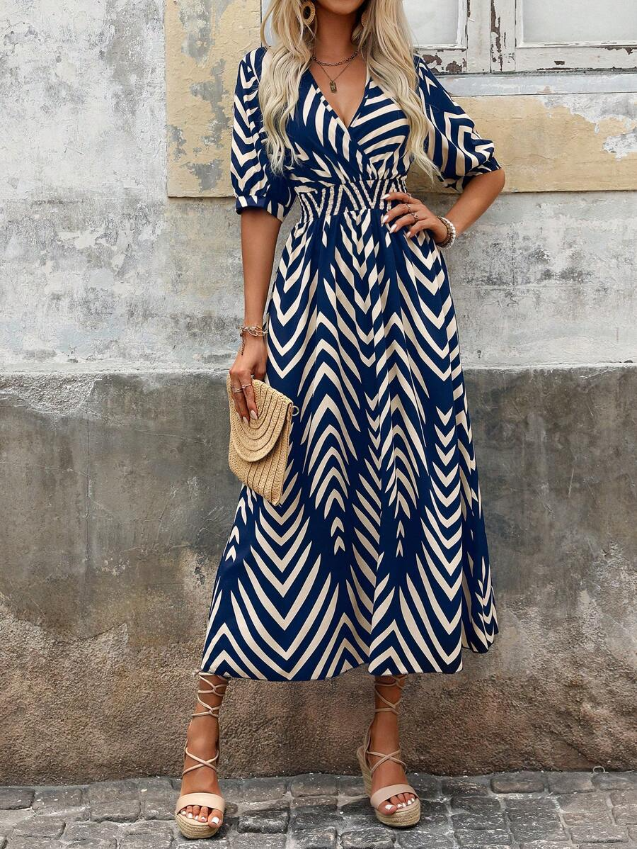 Charlie Robe Longue Femme – Ceinturée avec Imprimé Graphique Chic & Coupe Moderne