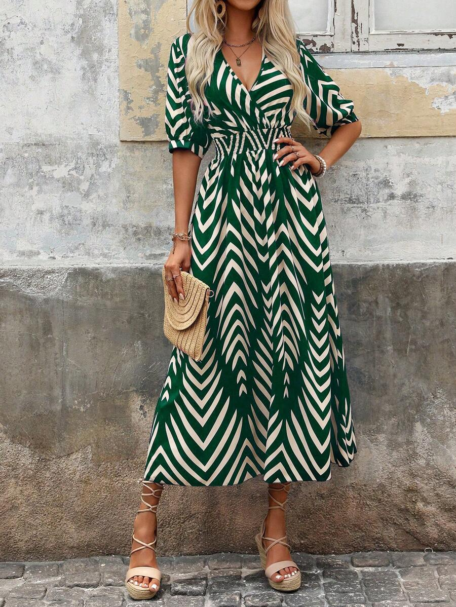 Charlie Robe Longue Femme – Ceinturée avec Imprimé Graphique Chic & Coupe Moderne