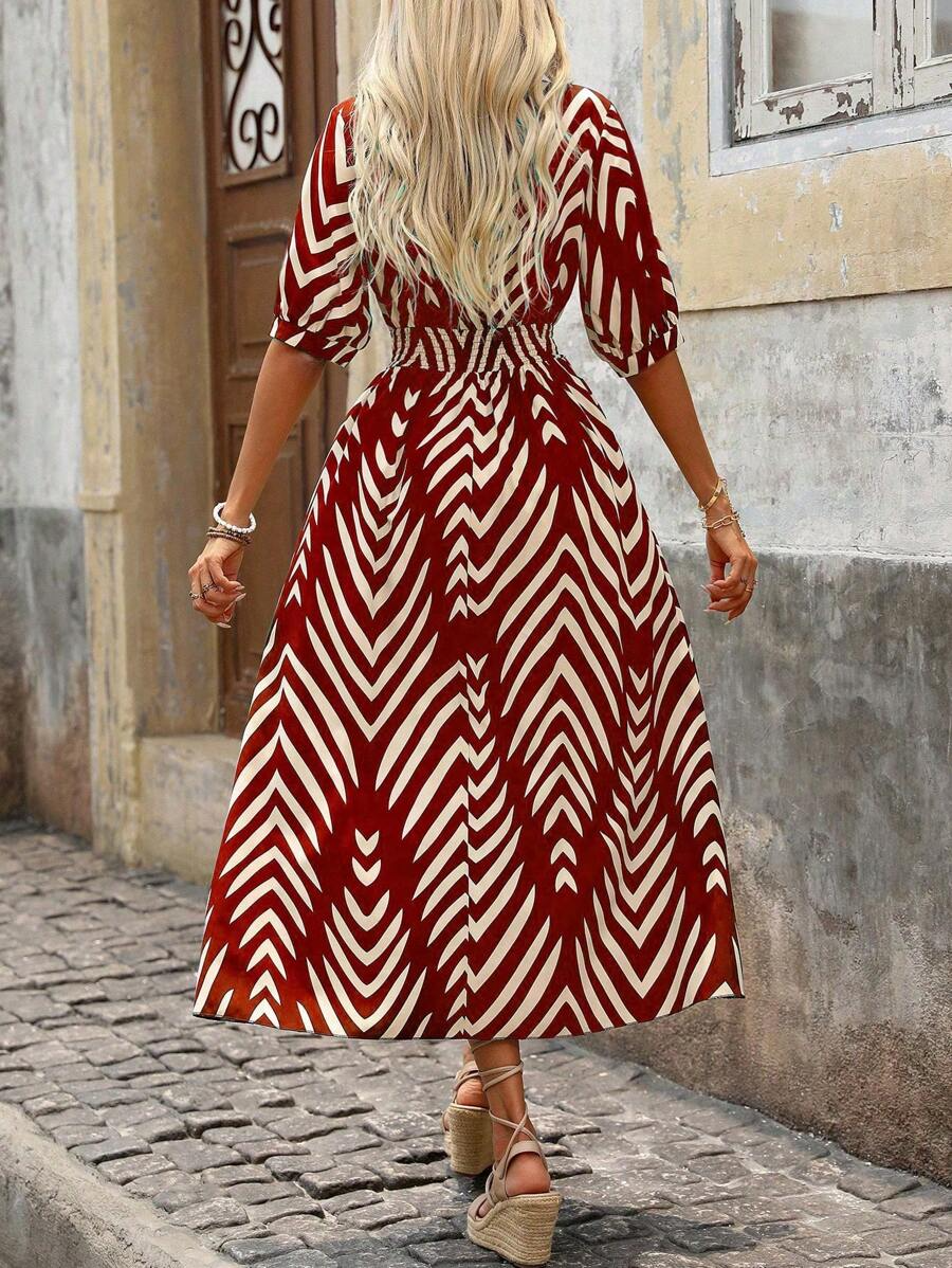 Charlie Robe Longue Femme – Ceinturée avec Imprimé Graphique Chic & Coupe Moderne