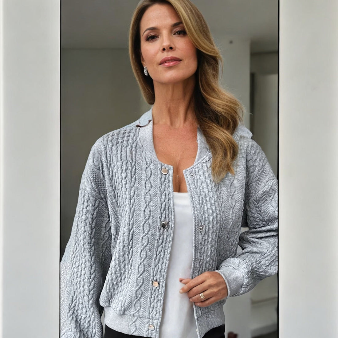 Cárdigan Sky para mujer: un cárdigan de punto cómodo y elegante para un estilo moderno.
