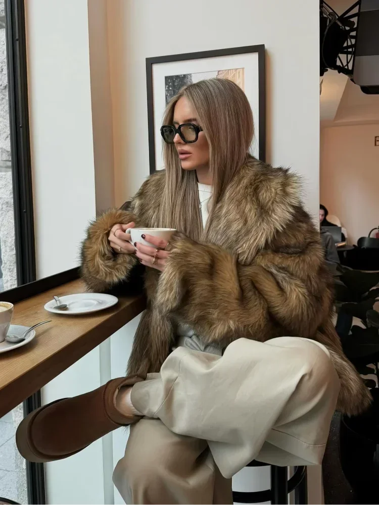Josie Women's Coat in Fake Fur – Warm and Soft, Modern Cut & Elegant Style