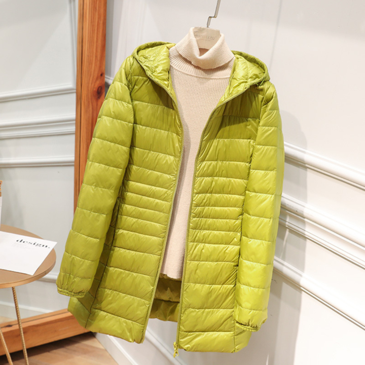 Nora Veste Femme – Veste Imperméable Ultra-Légère avec Capuche Amovible & Plis Élégants