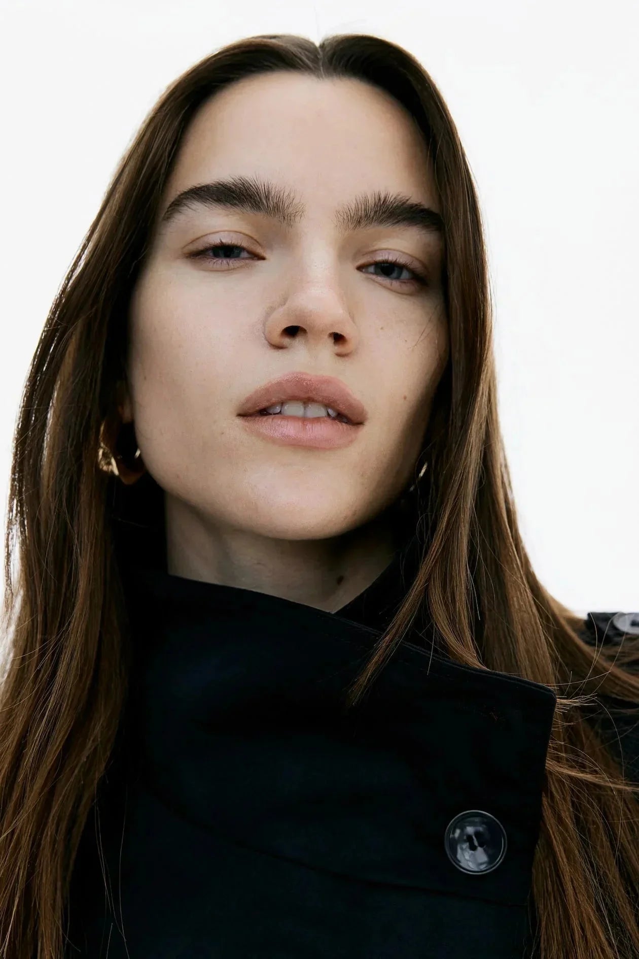 Kira Modern Woman's Trench Coat – High Collar, Adjustable Belt & Elegant Shape