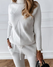 Alessandra Ensemble d’Intérieur en Mesh til Kvinder – Blød Ribbet Rullekrave & Bukser med Løs Pasform