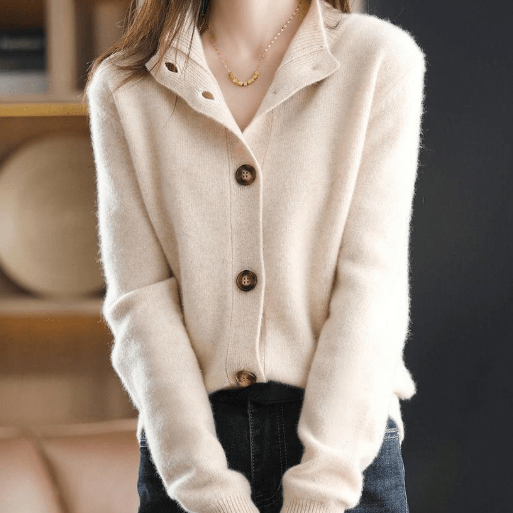 Marcy Cardigan Femme – Weiche Strickware mit Kragen, Eleganter Knopfverschluss & Bequemer Schnitt